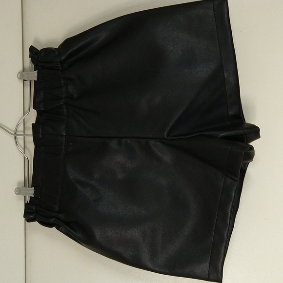 Black faux leather shorts paper bag size Xsmall - Picture 5 of 17
